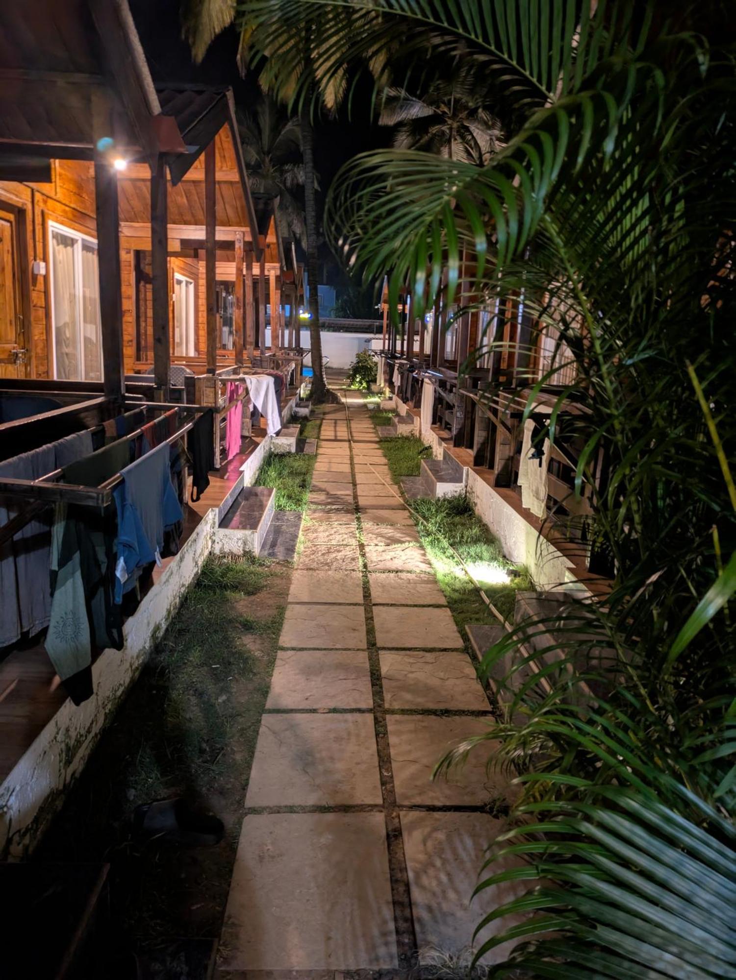 Selesta Sea By The Beach Morjim Exterior foto